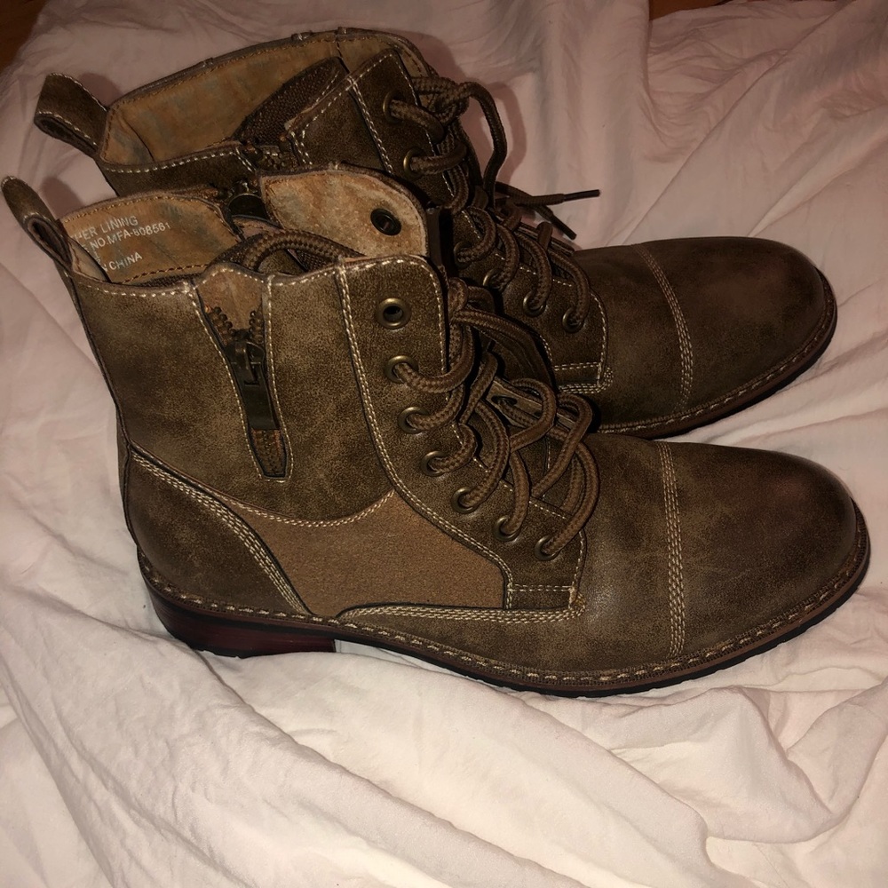 Combat boots